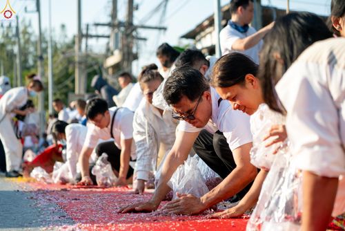 ภาพ No.293063:วันที่ 11 มกราคม พ.ศ. 2569 พิธีต้อนรับพระธรรมยาตรา ณ อนุสรณ์สถานลำดับที่ 3 (ภาพชุดที่ 2) สถานที่เกิดในเพศสมณะ วัดสองพี่น้อง อำเภอสองพี่น้อง จังหวัดสุพรรณบุรี ในโครงการธรรมยาตรา กตัญญูบูชา มหาปูชนียาจารย์ พระมงคลเทพมุนี(สด จนฺทสโร) พระผู้ปราบมาร อนุสรณ์สถ