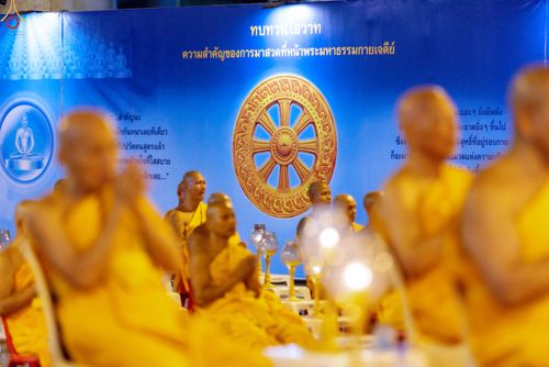 ภาพ No.331155:วันวิสาขบูชา อาทิตย์ที่ 31 พฤษภาคม พ.ศ.2569 พิธีจุดวิสาขประทีป , พิธีเวียนประทักษิณ  รอบพระมหาธรรมกายเจดีย์  และพิธีฉลองชัยสวดมนต์บทธัมมจักกัปปวัตนสูตร  ครบ 8,415,000,000 จบ ณ วัดพระธรรมกาย
