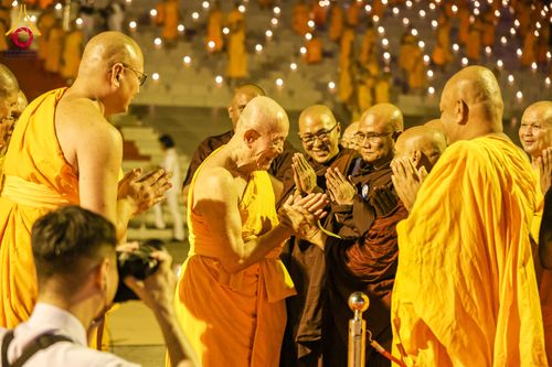 ภาพ No.312450:วันอังคารที่ 3 มีนาคม พ.ศ.2569 พิธีเวียนประทักษิณและจุดมาฆประทีป (ภาพชุดที่ 2) ณ ลานธรรมพระมหาธรรมกายเจดีย์ วัดพระธรรมกาย