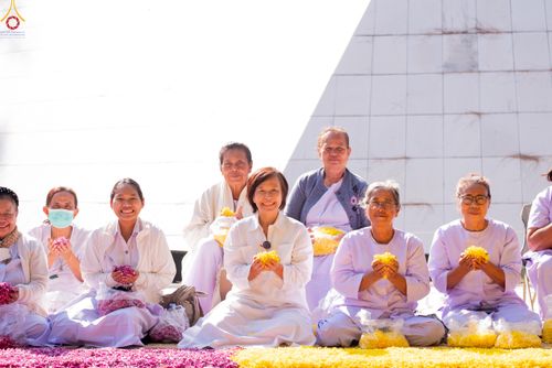 ภาพ No.292763:วันที่ 11 มกราคม พ.ศ. 2569 พิธีต้อนรับพระธรรมยาตรา ณ อนุสรณ์สถานลำดับที่ 3 สถานที่เกิดในเพศสมณะ วัดสองพี่น้อง อำเภอสองพี่น้อง จังหวัดสุพรรณบุรี ในโครงการธรรมยาตรา กตัญญูบูชา มหาปูชนียาจารย์ พระมงคลเทพมุนี(สด จนฺทสโร) พระผู้ปราบมาร อนุสรณ์สถาน 7 แห่ง ปีที