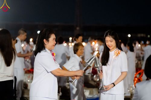 ภาพ No.90316:พิธีจุดประทีป 20,000 ดวง บูชาพระมหาธรรมกายเจดีย์ และบูชาพระมงคลเทพมุนี(สด จนฺทสโร) พระผู้ปราบมาร วันอังคารที่ 10 ตุลาคม พ.ศ. 2566 ณ ลานธรรมพระมหาธรรมกายเจดีย์ วัดพระธรรมกาย จ.ปทุมธานี