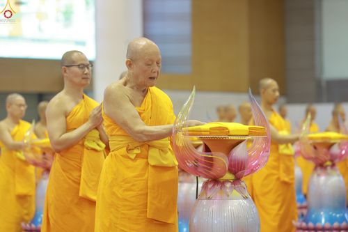 ภาพ No.318601:วันอาทิตย์ต้นเดือนที่ 5 เมษายน พ.ศ.2569 พิธีทอดผ้าป่าสมทบมหาสังฆทาน 40,000 กว่าวัดทั่วประเทศ ณ สภาธรรมกายสากล วัดพระธรรมกาย