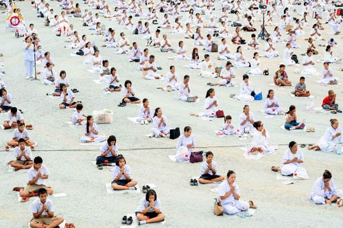 ภาพ No.346629:วันอาทิตย์ที่ 30 สิงหาคม พ.ศ.2569 พิธีทอดผ้าป่า สวดธรรมจักรกัปปวัตนสูตรกลั่นแผ่นดินโปรยรัตนชาติ  สถาปนาองค์พระเจดีย์เพื่อสร้างสันติภาพโลก  ณ ศูนย์ปฏิบัติธรรมพนมสารคาม (เพชรตะวัน) จังหวัดฉะเชิงเทรา