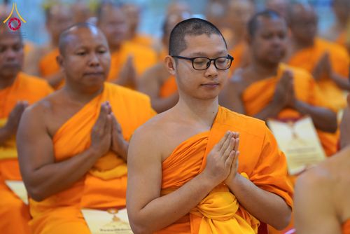 ภาพ No.285060:วันอาทิตย์ที่ 14 ธันวาคม พ.ศ.2568  พิธีปฏิบัติธรรม พิธีถวายภัตตาหารเป็นสังฆทาน พิธีมอบต้นสมบัติจักรพรรดิ ถวายแด่เจ้าอาวาสและประธานสงฆ์ 236 ศูนย์ส่งเสริมศีลธรรมทั่วโลก ณ สภาธรรมกายสากล วัดพระธรรมกาย