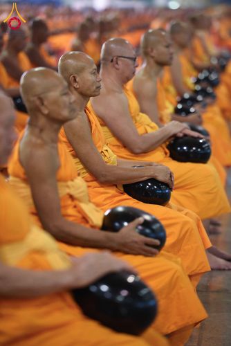 ภาพ No.308422:วันที่ 1 กุมภาพันธ์ พ.ศ. 2569 พิธีตักบาตรข้าวสารอาหารแห้ง ณ บ้านแก้วเรือนทองคุณยาย สภาธรรมกายสากล วัดพระธรรมกาย