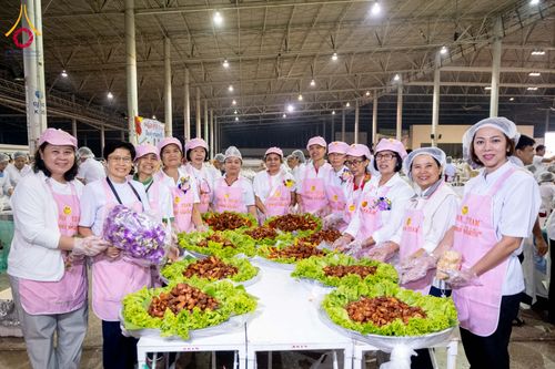 ภาพ No.306166:วันที่ 30 มกราคม พ.ศ. 2569 พิธีถวายภัตตาหารเป็นสังฆทาน แด่พระธรรมยาตรา ณ วัดพระธรรมกาย  จังหวัดปทุมธานี ในโครงการธรรมยาตรา กตัญญูบูชา มหาปูชนียาจารย์ พระมงคลเทพมุนี(สด จนฺทสโร) พระผู้ปราบมาร อนุสรณ์สถาน 7 แห่ง ปีที่ 14