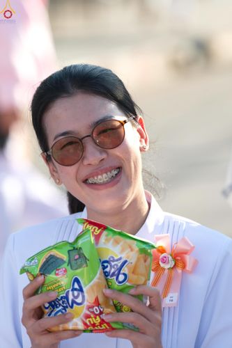 ภาพ No.282669:วันเสาร์ที่ 20 ธันวาคม พ.ศ.2568 พิธีตักบาตรพระ 10,000 รูป (ชุด 2) เนื่องในโอกาส 194 ปี จังหวัดกาญจนบุรี และอุทิศส่วนกุศลให้แด่บรรพชนทั้งหลาย บริเวณถนนสองแคว (Skywalk) เมืองกาญจนบุรี