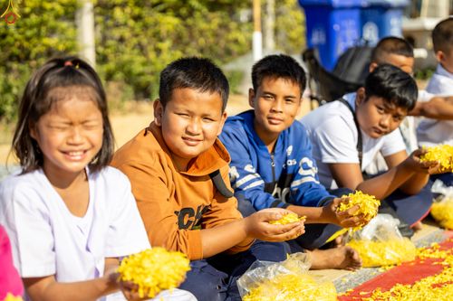 ภาพ No.292750:วันที่ 11 มกราคม พ.ศ. 2569 พิธีต้อนรับพระธรรมยาตรา ณ อนุสรณ์สถานลำดับที่ 3 สถานที่เกิดในเพศสมณะ วัดสองพี่น้อง อำเภอสองพี่น้อง จังหวัดสุพรรณบุรี ในโครงการธรรมยาตรา กตัญญูบูชา มหาปูชนียาจารย์ พระมงคลเทพมุนี(สด จนฺทสโร) พระผู้ปราบมาร อนุสรณ์สถาน 7 แห่ง ปีที