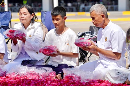 ภาพ No.304097:วันที่ 25 มกราคม พ.ศ. 2569 พิธีต้อนรับพระธรรมยาตรา  รร.สามัคคีราษฏร์บำรุง-วัดพระธรรมกาย ในโครงการธรรมยาตรา กตัญญูบูชา มหาปูชนียาจารย์ พระมงคลเทพมุนี(สด จนฺทสโร) พระผู้ปราบมาร อนุสรณ์สถาน 7 แห่ง ปีที่ 14