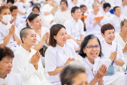 ภาพ No.330895:วันวิสาขบูชา อาทิตย์ที่ 31 พฤษภาคม พ.ศ.2569 พิธีบรรพชาสามเณรอุบาสก 11 ท่าน , พิธีถวายบาตรผ้าไตร และจตุปัจจัยไทยธรรม แด่สามเณร , พิธีอุปสมบทอุทิศชีวิต , พิธีกล่าวคำกัปปิยภัณฑ์  ณ อุโบสถพระไตรปิฎก วัดพระธรรมกาย จังหวัดปทุมธานี