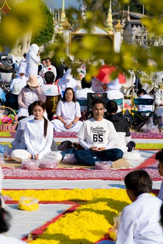 ภาพ No.292770:วันที่ 11 มกราคม พ.ศ. 2569 พิธีต้อนรับพระธรรมยาตรา ณ อนุสรณ์สถานลำดับที่ 3 สถานที่เกิดในเพศสมณะ วัดสองพี่น้อง อำเภอสองพี่น้อง จังหวัดสุพรรณบุรี ในโครงการธรรมยาตรา กตัญญูบูชา มหาปูชนียาจารย์ พระมงคลเทพมุนี(สด จนฺทสโร) พระผู้ปราบมาร อนุสรณ์สถาน 7 แห่ง ปีที