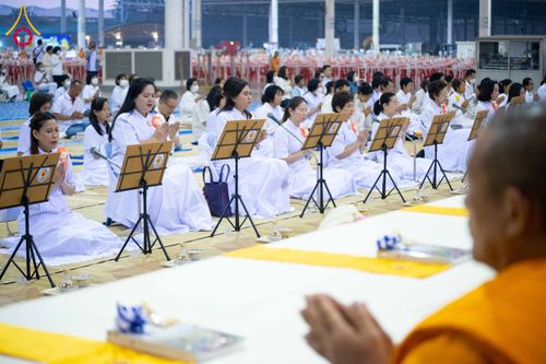 ภาพ No.303864:วันที่ 28 มกราคม พ.ศ. 2569 พิธีถวายภัตตาหารเป็นสังฆทาน แด่พระธรรมยาตรา ณ วัดพระธรรมกาย  จังหวัดปทุมธานี ในโครงการธรรมยาตรา กตัญญูบูชา มหาปูชนียาจารย์ พระมงคลเทพมุนี(สด จนฺทสโร) พระผู้ปราบมาร อนุสรณ์สถาน 7 แห่ง ปีที่ 14