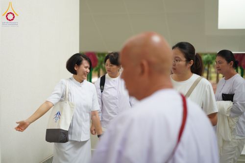 ภาพ No.326780:วันที่ 27-30 เมษายน พ.ศ.2569 ต้อนรับชาวต่างชาติจากประเทศมาเลเซีย ฝรั่งเศส เมียนมาร์ และศรีลังกา  เยี่ยมชมวัดพระธรรมกาย