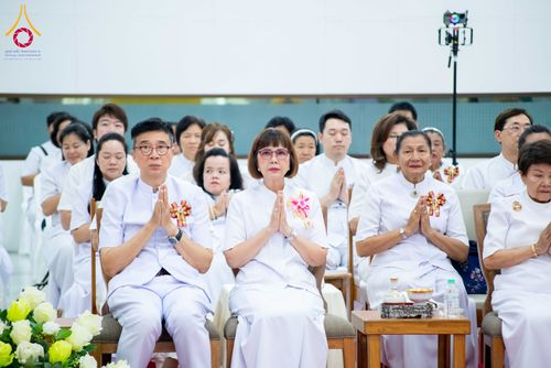 ภาพ No.314442:วันพฤหัสบดีที่ 19 มีนาคม พ.ศ. 2569 พิธีบำเพ็ญกุศล คุณพ่อณรงค์ จินตมากุล โยมบิดา พระครูปลัดรัตนวีรวัฒน์ (รังสฤษดิ์ อิทฺธิจินตโก) ที่ปรึกษาเจ้าคณะจังหวัดปทุมธานี เจ้าอาวาสวัดพระธรรมกาย  ณ ห้องปลูกศรัทธา 2 วัดพระธรรมกาย ปทุมธานี