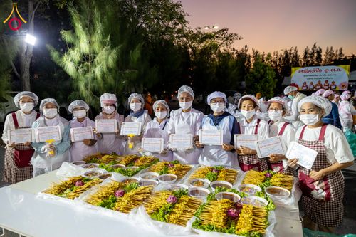 ภาพ No.292537:วันที่ 12 มกราคม พ.ศ. 2569 พิธีถวายภัตตาหารเป็นสังฆทาน แด่พระธรรมยาตรา ณ อนุสรณ์สถานมหาวิหารพระมงคลเทพมุนี (โลตัสแลนด์) อ.สองพี่น้อง จ.สุพรรณบุรี ในโครงการธรรมยาตรา กตัญญูบูชา มหาปูชนียาจารย์ พระมงคลเทพมุนี(สด จนฺทสโร) พระผู้ปราบมาร อนุสรณ์สถาน 7 แห่ง ปี