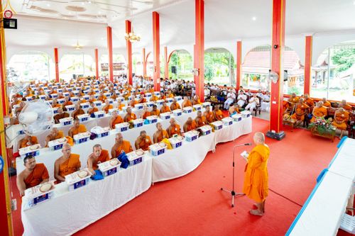 ภาพ No.234508:วันพฤหัสบดีที่ 24 กรกฎาคม พ.ศ. 2568 พิธีถวายสังฆทานแก่คณะสงฆ์ 323 วัด , พิธีมอบกองทุนหนุนแรงใจช่วยครูใต้ , พิธีทำบุญส่วนกุศลแด่ผู้วายชนม์ ในเหตุการณ์ความไม่สงบ 4 จังหวัด ชายแดนภาคใต้ (ปัตตานี , ยะลา , นราธิวาส , สงขลา) ปีที่ 21 ครั้งที่ 179 ณ วัดเวฬุวัน 