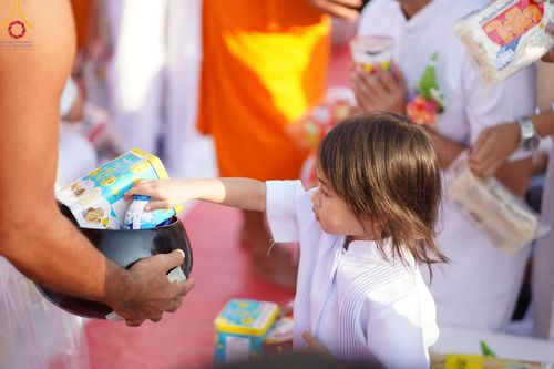 ภาพ No.193084:พิธีตักบาตรพระธรรมยาตรา ณ อนุสรณ์สถานคลองบางนางแท่น อ.สามพราน จ.นครปฐม ในโครงการธรรมยาตรา กตัญญูบูชา มหาปูชนียาจารย์ พระมงคลเทพมุนี(สด จนฺทสโร) พระผู้ปราบมาร อนุสรณ์สถาน 7 แห่ง ปีที่ 13 วันที่ 11 มกราคม พ.ศ.2568