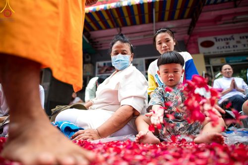 ภาพ No.128324:พิธีอัญเชิญพระบรมสารีริกธาตุ " ใจกลางเมืองนครหาดใหญ่ " เพื่อประดิษฐาน ณ มหารัตนเจดีย์สิริปทุมสวรรค์ (เจดีย์อริยพุทธะ 5 พระองค์) ศูนย์ปฏิบัติธรรมภาคใต้ อ.บางกล่ำ จ.สงขลา  วันที่ 9 มีนาคม พ.ศ.2567 (ชุดที่ 1)