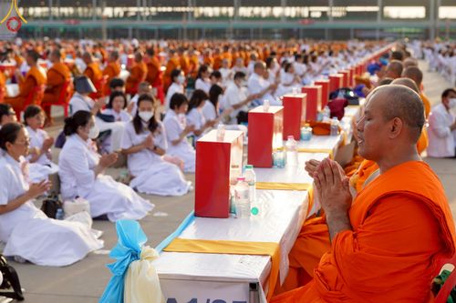 ภาพ No.221687:วันอังคารที่ 22 เมษายน พ.ศ. 2568 ภาพพิธีถวายมหาสังฆทานคณะสงฆ์ 40,000 กว่าวัดทั่วประเทศ เนื่องในวันคุ้มครองโลก ชุดที่ 2 (ปลื้มให้สมการรอคอย) ณ ลานธรรมพระมหาธรรมกายเจดีย์ วัดพระธรรมกาย