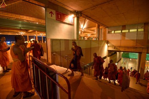 ภาพ No.225183:วันที่ 20 - 27 เมษายน พ.ศ. 2568 "ภาพแห่งความปลื้มที่ไม่มีวันจบ" คณะสงฆ์สามเณร เจ้าหน้าที่ และสาธุชน ร่วมแรงร่วมใจกันเตรียมงานและเก็บงาน เพื่อวันคุ้มครองโลก พิธีถวายมหาสังฆทานคณะสงฆ์ 40,000 กว่าวัดทั่วประเทศ