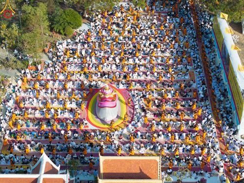 ภาพ No.193385:พิธีต้อนรับพระธรรมยาตรา ณ อนุสรณ์สถาน สถานที่เกิดในเพศสมณะ วัดสองพี่น้อง อำเภอสองพี่น้อง จังหวัดสุพรรณบุรี ในโครงการธรรมยาตรา กตัญญูบูชา มหาปูชนียาจารย์ พระมงคลเทพมุนี(สด จนฺทสโร) พระผู้ปราบมาร อนุสรณ์สถาน 7 แห่ง ปีที่ 13 วันที่ 11 มกราคม พ.ศ. 2568