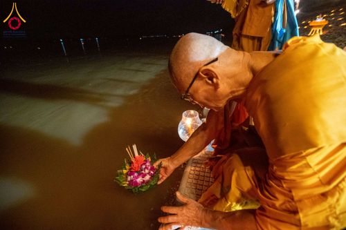 ภาพ No.266228:วันพุธที่ 5 พฤศจิกายน พ.ศ. 2568 (วันพระ ขึ้น 15 ค่ำ เดือน 12) พิธีจุดประทีปโคมลาน, โคมลอย และลอยกระทง ถวายประทีปเป็นพุทธบูชา สร้างความสว่างไสวให้กับแผ่นดินด้วยแสงธรรม ณ พุทธอุทยานนานาชาติ จังหวัดหนองคาย