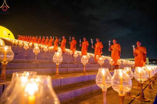 ภาพ No.160709:พิธีจุดประทีป 20,000 ดวง บูชาพระมหาธรรมกายเจดีย์ และบูชาพระมงคลเทพมุนี (สด จนฺทสโร) พระผู้ปราบมาร ณ ลานธรรม พระมหาธรรมกายเจดีย์ วัดพระธรรมกาย จ.ปทุมธานี วันที่ 10 ตุลาคม พ.ศ. 2567