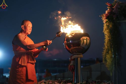 ภาพ No.124883:พิธีเวียนประทักษิณและจุดมาฆประทีป ในวันมาฆบูชา เสาร์ที่ 24 กุมภาพันธ์ พ.ศ. 2567 ณ พระมหาธรรมกายเจดีย์ วัดพระธรรมกาย