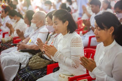 ภาพ No.162856:โครงการกฐินสามัคคีทั่วไทย 30,000 วัด บูชาธรรม 80 ปี หลวงพ่อธัมมชโย โดย คณะศิษยานุศิษย์วัดพระธรรมกาย ณ วัดโบสถ์บน จ.นนทบุรี วันที่ 19 ตุลาคม พ.ศ. 2567