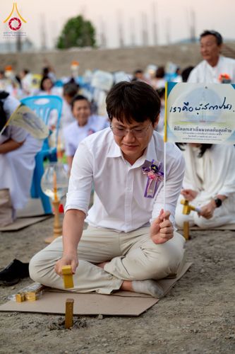 ภาพ No.275212:วันอาทิตย์ที่ 30 พฤศจิกายน พ.ศ. 2568 พิธีตอกเสาเข็ม "สร้างองค์พระเจดีย์เพื่อสร้างสันติภาพโลก" ต้นสุดท้าย ณ ศูนย์ปฏิบัติธรรมระยอง (บ้านช่องลม)