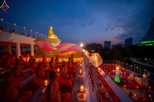 ภาพ No.119290:พิธีจุดประทีปถวายเป็นพุทธบูชา และบูชาธรรมมหาปูชนียาจารย์ พระมงคลเทพมุนี(สด จนฺทสโร) ในโครงการธรรมยาตราฯ วันที่ 26 มกราคม พ.ศ. 2567 ณ อาคารธรรมยาตรา กตัญญูบูชามหาปูชนียาจารย์ ตรงข้ามวัดปากน้ำภาษีเจริญ จ.กรุงเทพมหานคร