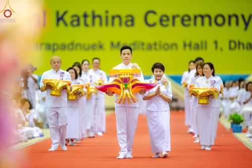 ภาพ No.167829:พิธีทอดกฐิน และ พิธีกรานกฐิน ในวันอาทิตย์ที่ 3 พฤศจิกายน พ.ศ. 2567 ณ วัดพระธรรมกาย จ.ปทุมธานี