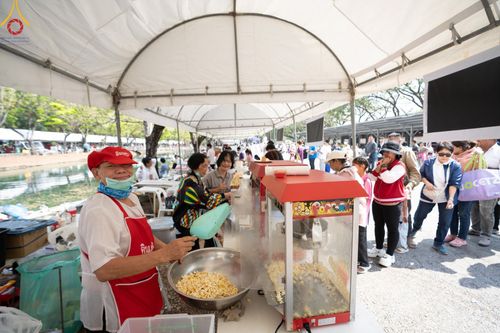 ภาพ No.193992:วัดพระธรรมกาย จัดงานวันเด็กแห่งชาติ ประจำปี พ.ศ.2568 ออกร้านอาหาร 200 ร้าน มอบของขวัญหลายหมื่นชิ้น วันที่ 12 มกราคม พ.ศ. 2568 วัดพระธรรมกาย อ.คลองหลวง จ.ปทุมธานี