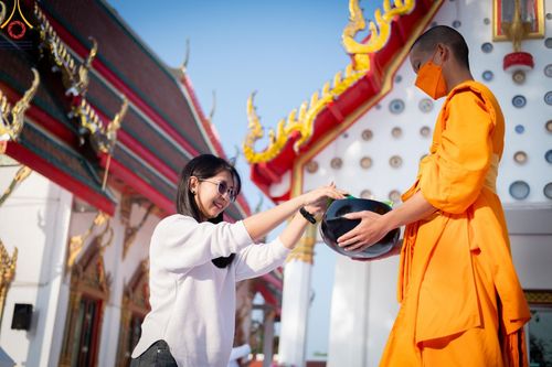 ภาพ No.112828:พิธีตักบาตรพระธรรมยาตราฯ ณ วัดสองพี่น้อง จ.สุพรรณบุรี วันที่ 15 มกราคม พ.ศ. 2567