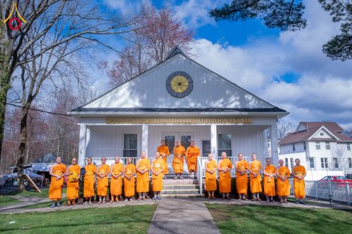 ภาพ No.62505:คณะศิษยานุศิษย์รวมใจสถาปนาและสมโภช ธรรมจักร เพื่ออัญเชิญประดิษฐาน ณ ยอดอุโบสถ 80 ปี หลวงพ่อธัมมชโย วัดพระธรรมกายนิวเจอร์ซี ประเทศสหรัฐอเมริกา  วันอาทิตย์ที่ 7 เมษายน พ.ศ. 2567