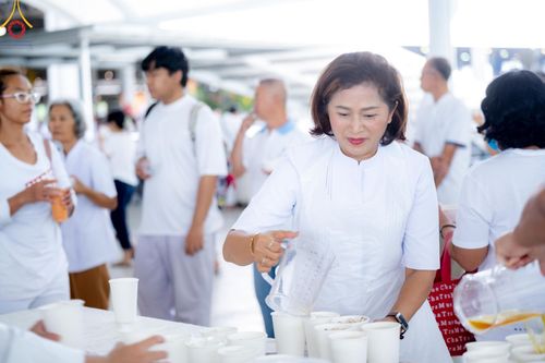 ภาพ No.159281:พิธีบูชาข้าวพระ ในวันอาทิตย์ต้นเดือน วันที่ 6 ตุลาคม พ.ศ. 2567 ณ สภาธรรมกายสากล วัดพระธรรมกาย