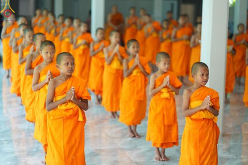 ภาพ No.61197:สามเณรออกบิณฑบาต และกิจกรรมอบรมสามเณร ในโครงการบรรพชาสามเณรฟื้นฟู พระพุทธศาสนาทั่วไทย ณ ศูนย์อบรมที่พักสงฆ์บ้านร่มเย็น จ.นราธิวาส วันที่ 2-15 เมษายน พ.ศ. 2567