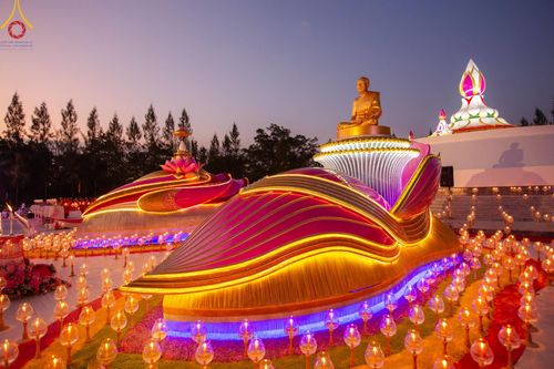 ภาพ No.192763:พิธีจุดประทีปถวายเป็นพุทธบูชา และบูชาธรรมมหาปูชนียาจารย์ ณ อนุสรณ์สถานคลองบางนางแท่น อ.สามพราน จ.นครปฐม ในโครงการธรรมยาตรา กตัญญูบูชา มหาปูชนียาจารย์ พระมงคลเทพมุนี(สด จนฺทสโร) พระผู้ปราบมาร อนุสรณ์สถาน 7 แห่ง ปีที่ 13 วันที่ 10 มกราคม พ.ศ. 2568