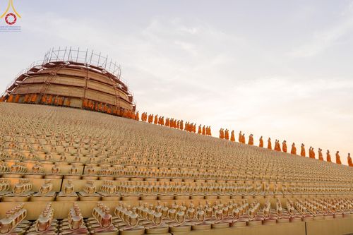 ภาพ No.194623:พิธีปฐมเริ่มสุวรรณรังสรรค์มหาธรรมกายเจดีย์ วันจันทร์ที่ 13 มกราคม พ.ศ. 2568 ณ มหาธรรมกายเจดีย์ วัดพระธรรมกาย จ.ปทุมธานี