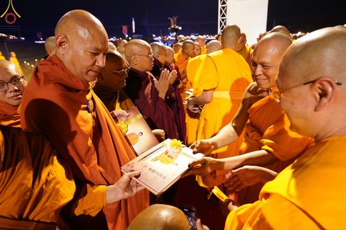 ภาพ No.77321:พิธีจุดมาฆประทีป ในวันมาฆบูชา อาทิตย์ต้นเดือนที่ 6 มีนาคม พ.ศ. 2566 ณ วัดพระธรรมกาย อ.คลองหลวง จ.ปทุมธานี