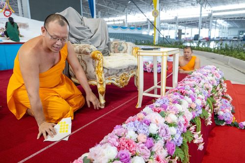 ภาพ No.60649:V.38 ทุ่มพลังเพื่อพ่อครบ 80 ปี ภาพการเตรียมงานของหน่วยงานต่างๆ เพื่อพิธีฉลองอายุวัฒนมงคล 80 ปี หลวงพ่อธัมมชโย และรับถวายมหาสังฆทาน 10,000 กว่าวัดทั่วประเทศ ในวันคุ้มครองโลก วันจันทร์ที่ 22 เมษายน พ.ศ. 2567