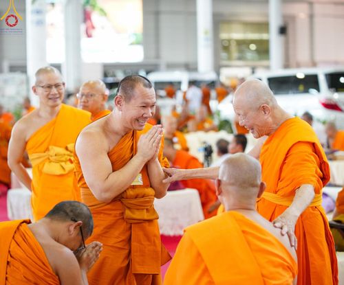 ภาพ No.147180:พิธีมุทิตาสักการะพระภิกษุ ผู้สอบได้เปรียญธรรม 9 ประโยคระดับโลกปีที่ 36, พิธีมอบโล่เกียรติยศและทุนการศึกษา สำนักเรียนบาลีดีเด่นทั่วประเทศ, พิธีถวายมหาสังฆทานคณะสงฆ์ 2,000 กว่าวัด ทั่วประเทศ ปีที่ 24, พิธีถวายไทยธรรมคณะสงฆ์ 323 วัด 4 จังหวัดชายแดนภาคใต้