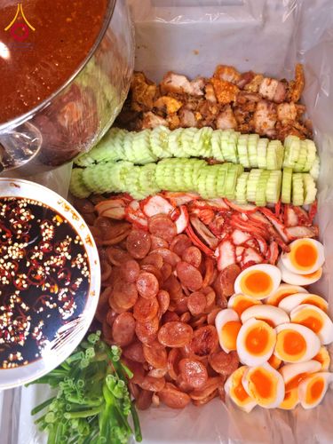 ภาพ No.203323:พิธีถวายภัตตาหารเป็นสังฆทาน แด่พระธรรมยาตรา ณ วัดพระธรรมกาย ตำบลคลองสาม อำเภอคลองหลวง จังหวัดปทุมธานี ในโครงการธรรมยาตรา กตัญญูบูชา มหาปูชนียาจารย์ พระมงคลเทพมุนี(สด จนฺทสโร) พระผู้ปราบมาร อนุสรณ์สถาน 7 แห่ง ปีที่ 13 วันที่ 29 มกราคม พ.ศ. 2568