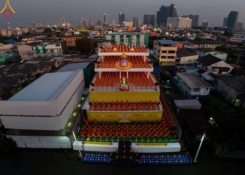 ภาพ No.201697:พิธีจุดประทีปถวายเป็นพุทธบูชา และบูชาธรรมมหาปูชนียาจารย์ ณ อาคารธรรมยาตรา กตัญญูบูชามหาปูชนียาจารย์ ตรงข้ามวัดปากน้ำภาษีเจริญ จ.กรุงเทพมหานคร ในโครงการธรรมยาตรา กตัญญูบูชา มหาปูชนียาจารย์ พระมงคลเทพมุนี(สด จนฺทสโร) พระผู้ปราบมาร อนุสรณ์สถาน 7 แห่ง