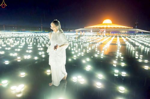 ภาพ No.244336:วันที่ 7 กันยายน พ.ศ. 2568 พิธีจุดประทีป วันครูผู้ค้นพบวิชชาธรรมกาย ณ ลานธรรมฯ และวิหารคด วัดพระธรรมกาย