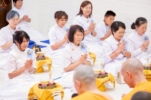 ภาพ No.252364:วันที่ 4-5 ตุลาคม พ.ศ. 2568  วัดพระธรรมกายแคลิฟอร์เนีย ประเทศสหรัฐอเมริกา ได้จัดพิธีตัดปอยผม โดยคณะสงฆ์ ญาติ ๆ และสาธุชน ให้กับนาคธรรมทายาท 8 ท่าน และได้จัดพิธีบรรพชา-อุปสมบท ฉลองพิธีทอดกฐินบรมจักรพรรดิ สร้างอุโบสถ 82 ปี บูชาธรรมหลวงพ่อธัมมชโย