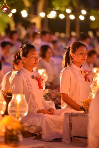 ภาพ No.109701:พิธีจุดประทีปถวายเป็นพุทธบูชา และบูชาธรรมมหาปูชนียาจารย์ วันที่ 10 มกราคม พ.ศ. 2567 ณ อนุสรณ์สถานคลองบางนางแท่น อ.สามพราน จ.นครปฐม