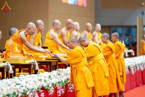 ภาพ No.272998:วันอาทิตย์ที่ 23 พฤศจิกายน พ.ศ.2568 พิธีมุทิตาสักการะ พระมหาเถระและพระเถระ ประจำปีพุทธศักราช 2568 ณ ห้องแก้วสารพัดนึก 2 สภาธรรมกายสากล  วัดพระธรรมกาย