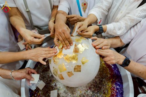 ภาพ No.221502:วันอาทิตย์ที่ 27 เมษายน พ.ศ. 2568 พิธีเจริญพระพุทธมนต์สมโภชดวงแก้วธรรมชัย เนื่องในโอกาสบูชาธรรม 81 ปีหลวงพ่อธัมมชโย อัญเชิญประดิษฐานเนื่องในโอกาสสถาปนาวัดพระธรรมกายไอซ์แลนด์ ณ อาคารปลูกศรัทธา 1 วัดพระธรรมกาย อำเภอคลองหลวง จังหวัดปทุมธานี