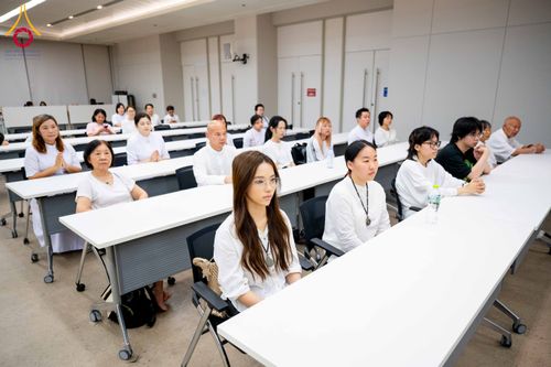 ภาพ No.313110:วันที่ 4 มีนาคม พ.ศ. 2559 หลวงพ่อทัตตชีโว รองเจ้าอาวาสวัดพระธรรมกาย ได้เมตตาถวายการต้อนรับปฏิสันถารพระอาคันตุกะจาก 19 ประเทศ ที่เดินทางมาร่วมงานวันมาฆบูชา ณ วัดพระธรรมกาย